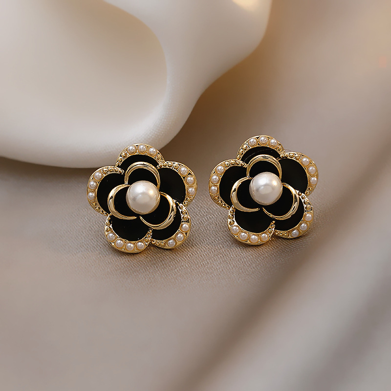 Aguja de plata de moda alta sensación de diamante de goteo de aceite pendientes nicho universal elegante pernos de orejas ligero lujoso temperamento simple orejas para mujeres