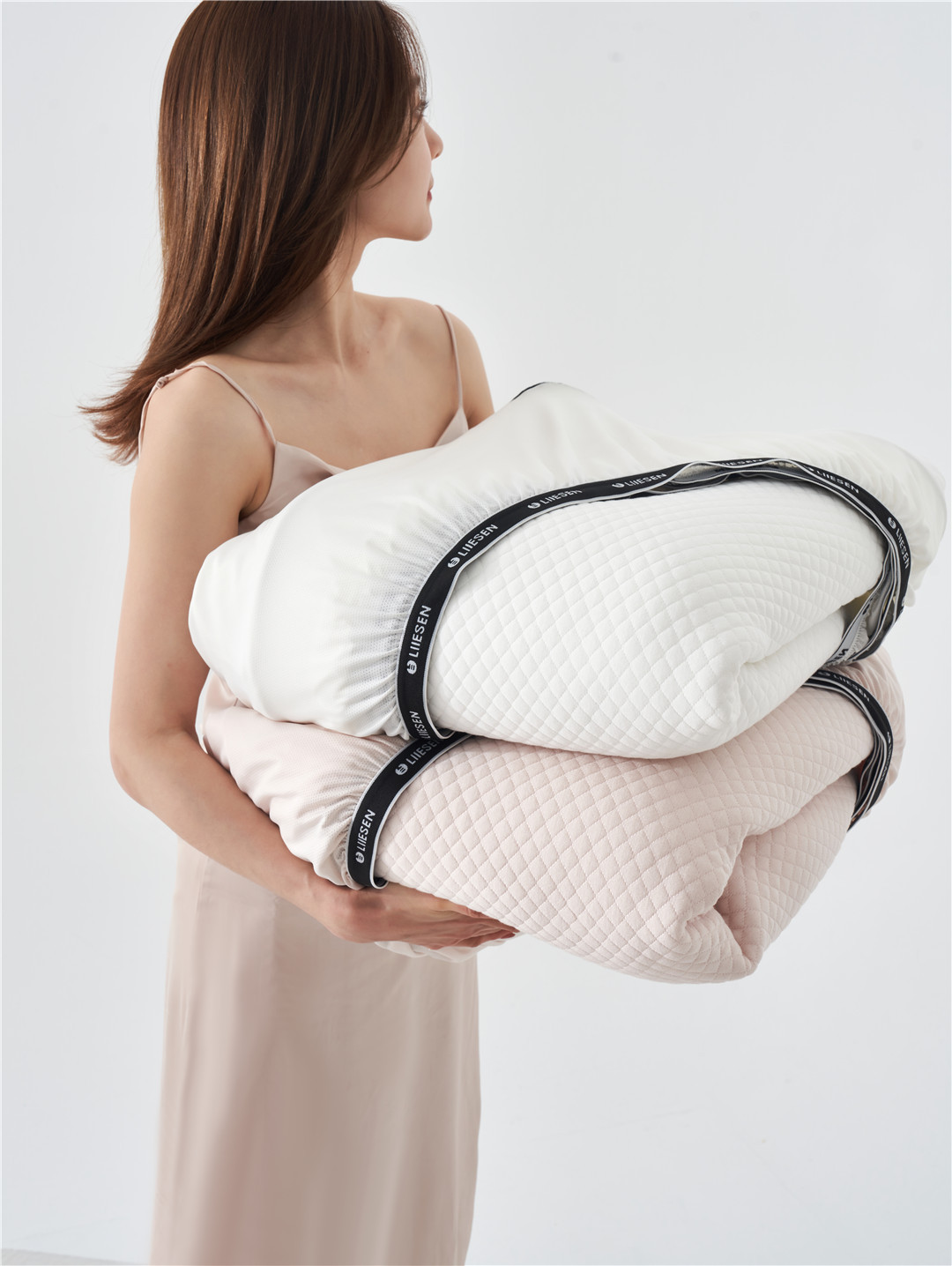 Class AMagic Cube Antibacterial And Anti-mite Mattress Pads Are Machine Washable,Gentle,Close-fitting,Breathable And Warm Mattress Pads