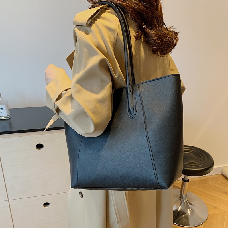 Bolsa de gran capacidad para mujeres 2023 nuevo otoño y invierno coreano universal para viajar al trabajo textura de moda bolso de hombro