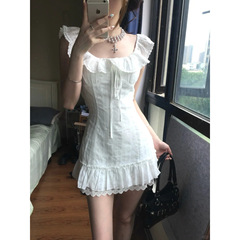夏の美しい初恋の小さなドレス白いドレス女性のショートフライングスリーブ日本製ヒップカバーショートスカートピンチウエストスカート