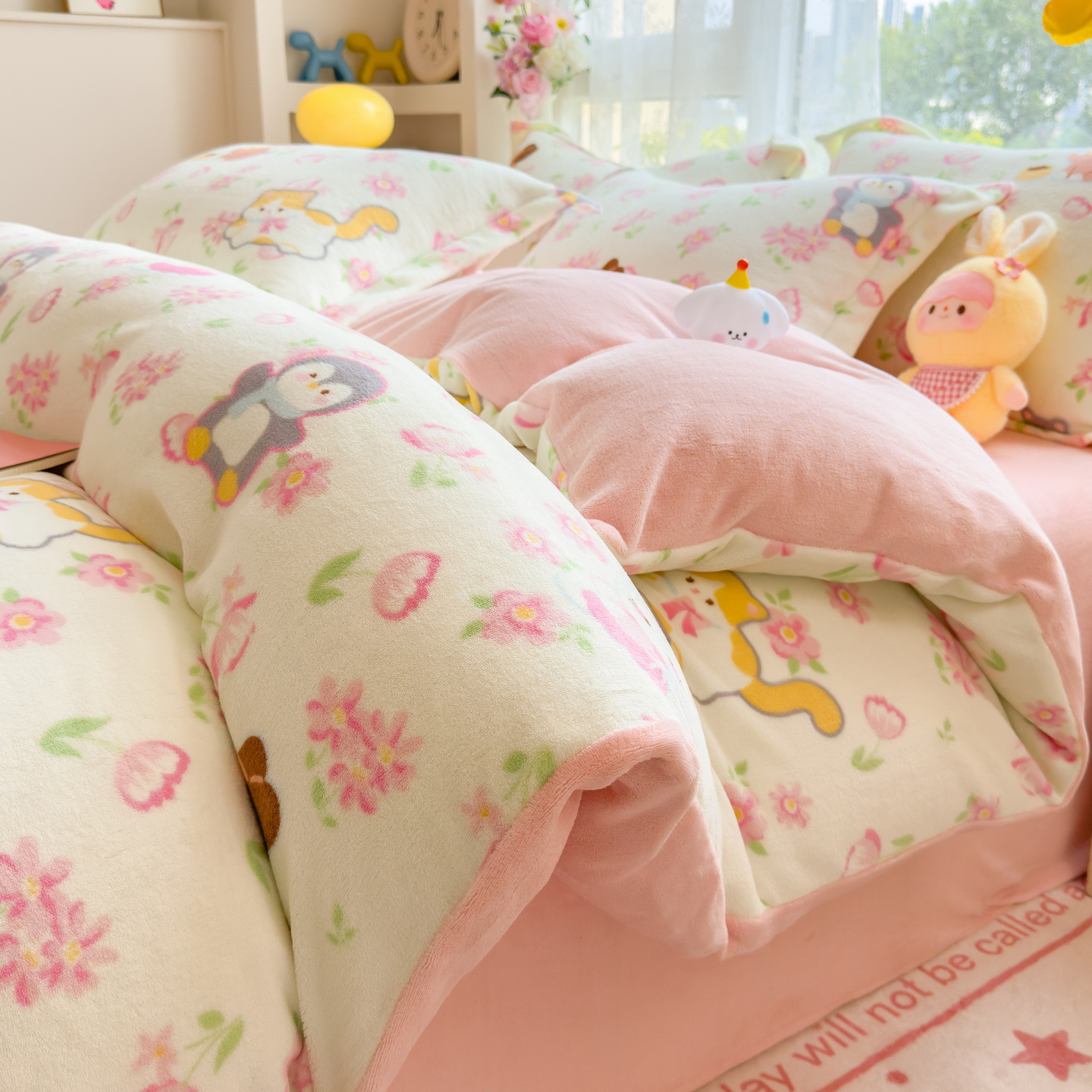 Invierno engrosado cama de seda de leche de cuatro piezas de seda de coral sábanas de seda de bebé cubierta de seda de calor y seda de tres piezas