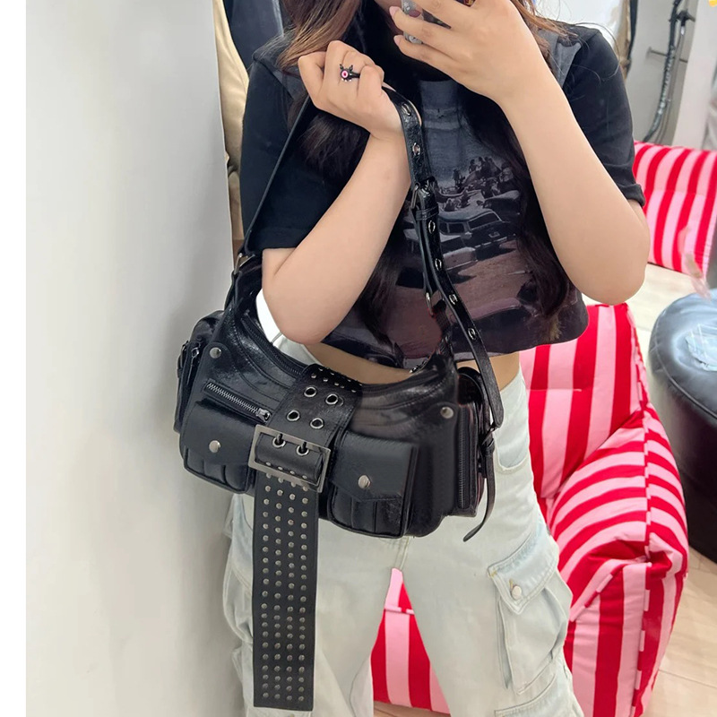 Kleine Nischendesigner Sweet Jubie Hot Girl Motorcyc Rivet Belt Buck Sing Schultertasche Unterarmtasche Neu_voghion.com