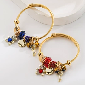 耳环;发箍;项链