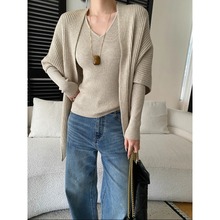 司南 早春新款 气质三角披肩V领修身显瘦针织衫两件套装 SN8576