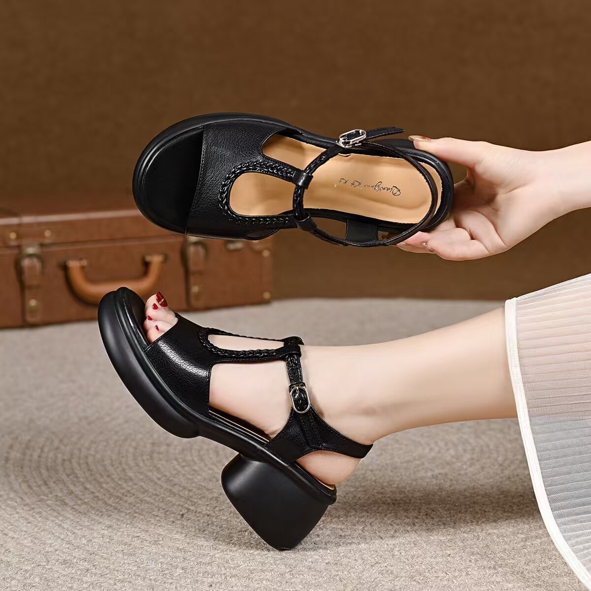 Sandal nữ da thật đế dày gót thô hở mũi chống trượt — màu be chi tiết 5