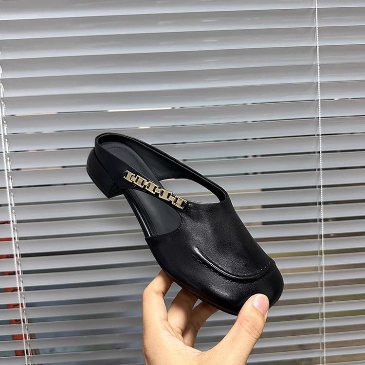 2025 New Women's Shoes Fashionable Summer Casual Thick Heel Low Heel Sandals Square Heel Baotou Rear Empty Fashion Slippers