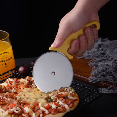 跨境热卖塑料手柄披萨刀 430不锈钢披萨滚轮切刀家用介饼pizza刀|ru
