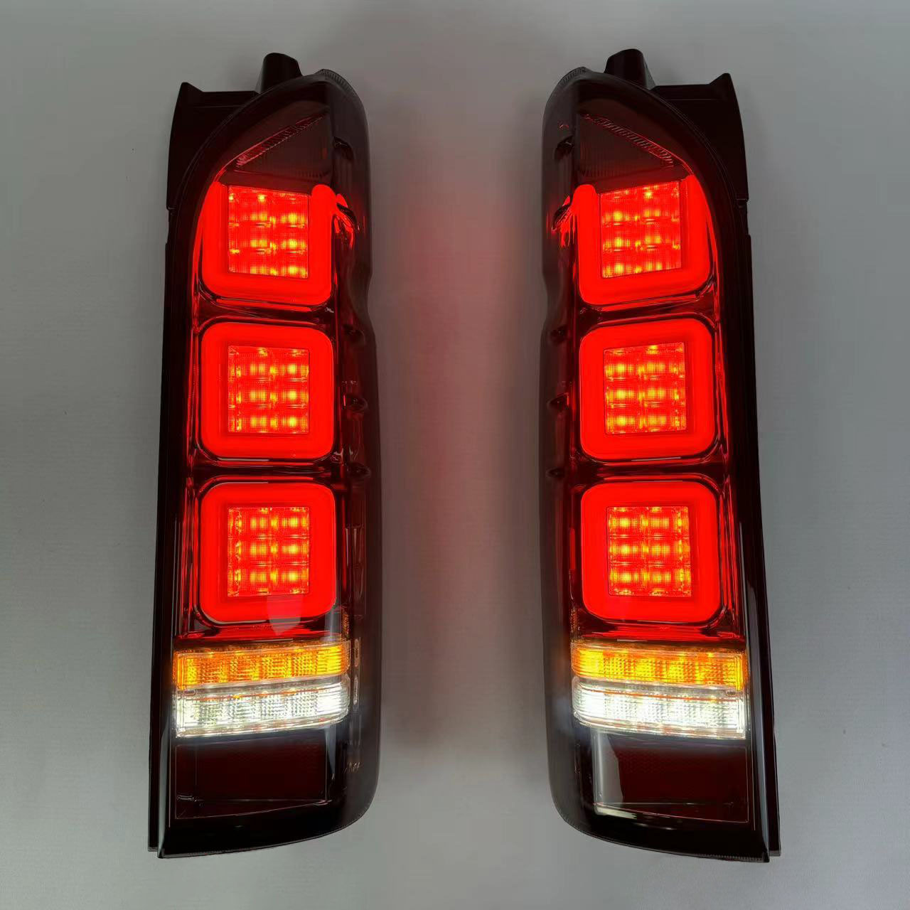 Suitable for 05-18 Toyota Hiace Hiace 200 Series Modified Led Taillights, Brake Lights, Flowing Water Turn Signals