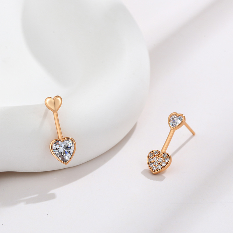 Joyería de Xuping japonés y coreano asimétrico precioso stud pendientes mujeres 18k chapado en oro micro con incrustaciones de circonio pendientes en forma de corazón al por mayor
