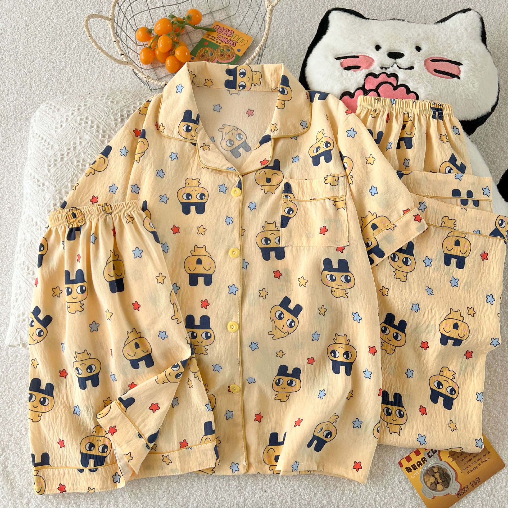 Al por mayor transfronterizo nuevo pijama de mujer tres piezas cardigan con solapa mangas cortas pantalones cortos KT gato dibujos animados cubierta de ropa doméstica