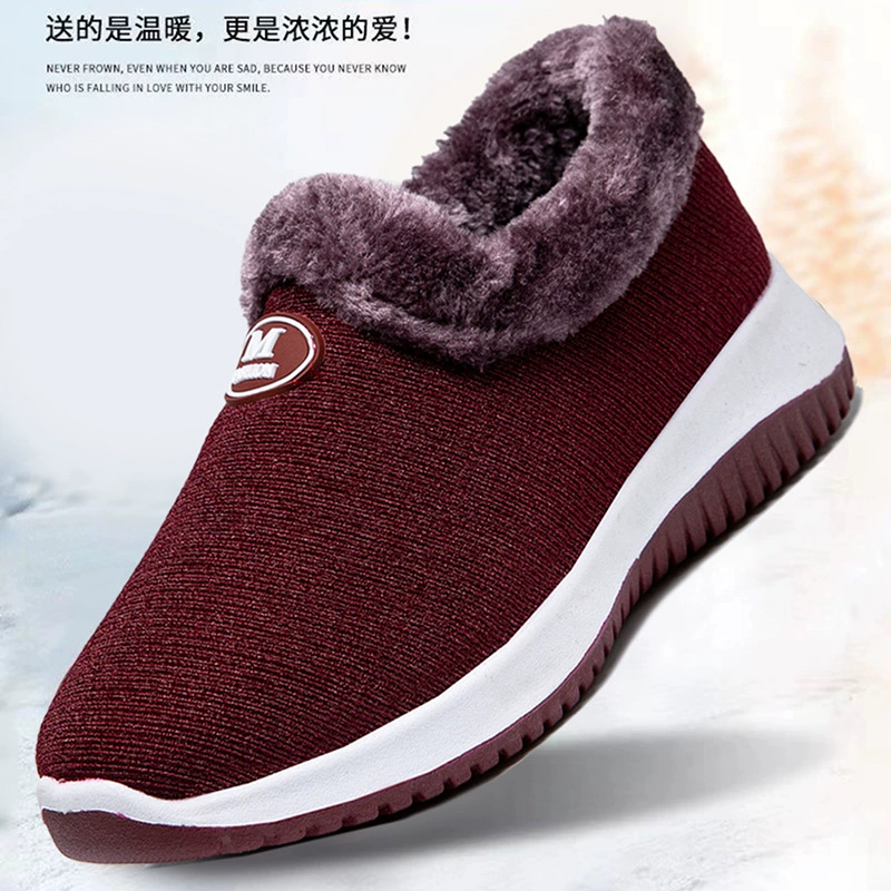 Одна старая пекинская обувь из ткани