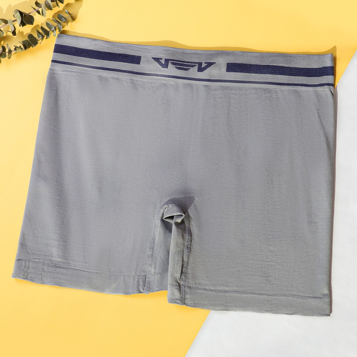 Calzoncillos bóxer deportivos para hombre, de cintura media, sin costuras, de poliéster elástico, transpirable, con sensación de desnudez, de color sólido, de pierna larga.