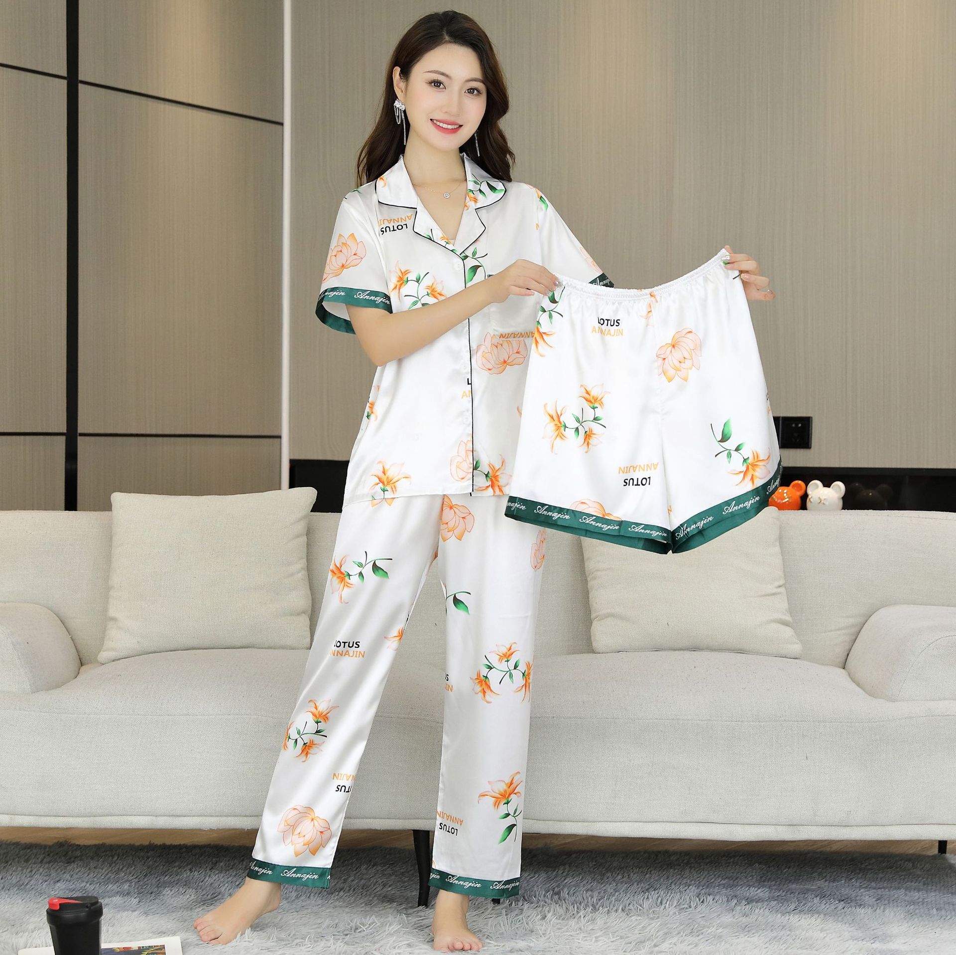 2025 nuevo estilo pijama mujer verano hielo seda fina solapa pantalones de manga corta traje de tres piezas se puede usar en el exterior