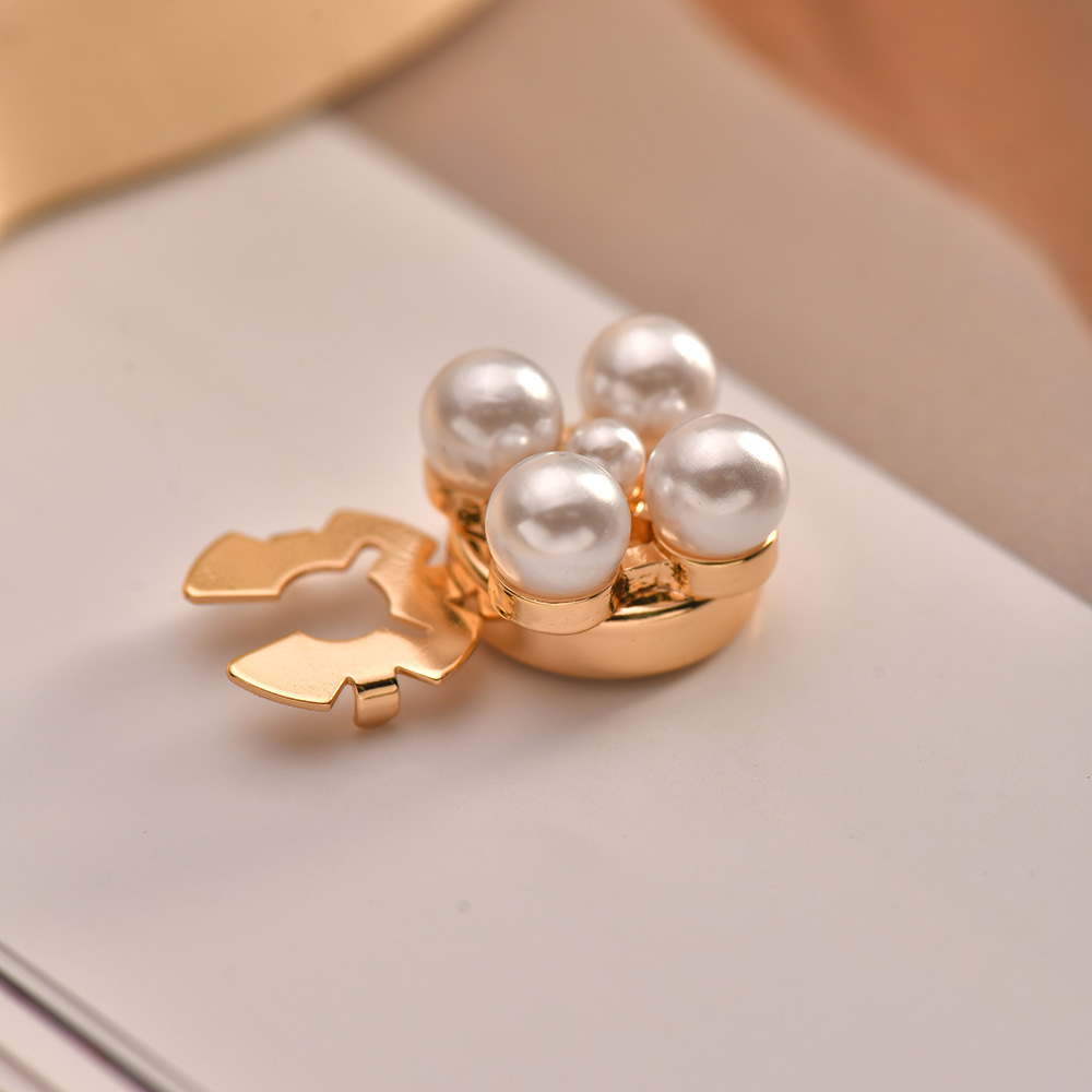All Seasons Season 1 Piece Elegant Simple Style Geometric Alloy Inlaid Pearls Artificial Pearls Women's Cufflinks