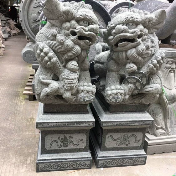 Пара резных львов из гранитного камня из голубого камня диаметром 80 см, чтобы привлечь богатство и охранить дом, южные храмовые украшения льва, резьба по камню Хуянь