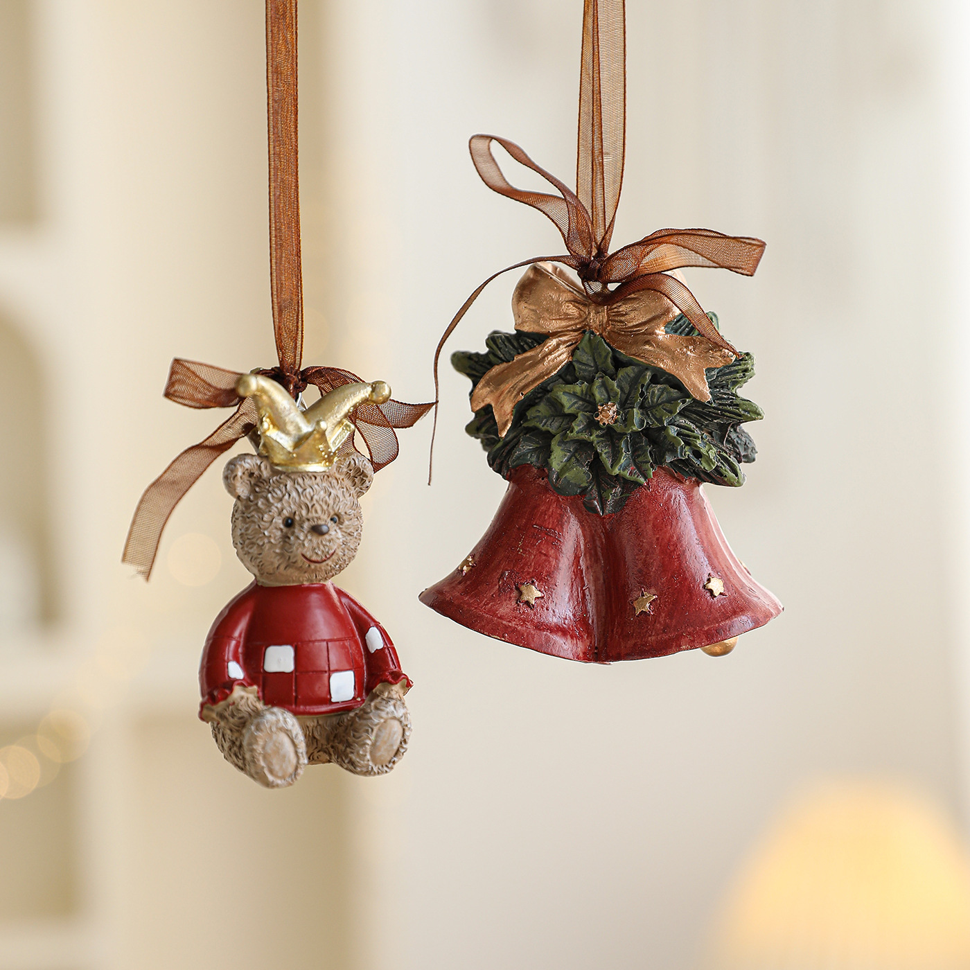 Nuevo colgante pintado de resina decoración del árbol de Navidad colorido retró campana tridimensional colgante de dibujos animados estadounidenses en stock