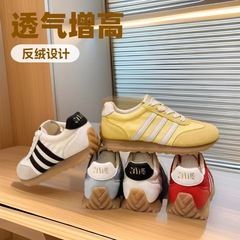 アンドロメダ風美学妹赤厚い底カジュアルスポーツシューズ女性ミルク黄色内に5cm徳訓靴阿甘靴が高くなった