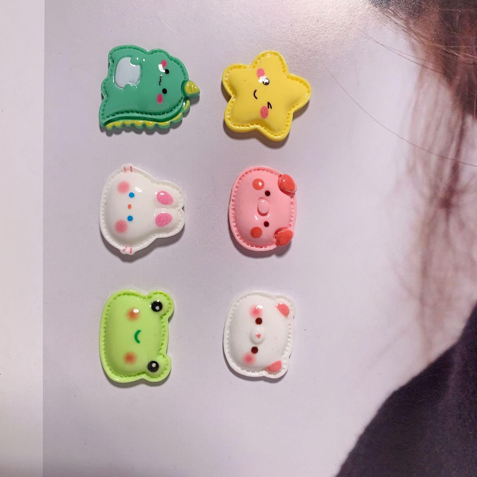 Nuevos dibujos animados emoticones de animales diy accesorios de resina crema pegamento para el cabello clips de cabello agujero de la carcasa del teléfono móvil parches de hebilla de zapatos