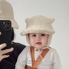 小月齢の赤ちゃんの帽子秋冬の防風雷鋒帽の男の子の女の子は厚いベルベットの保温防風耳保護帽を持っている