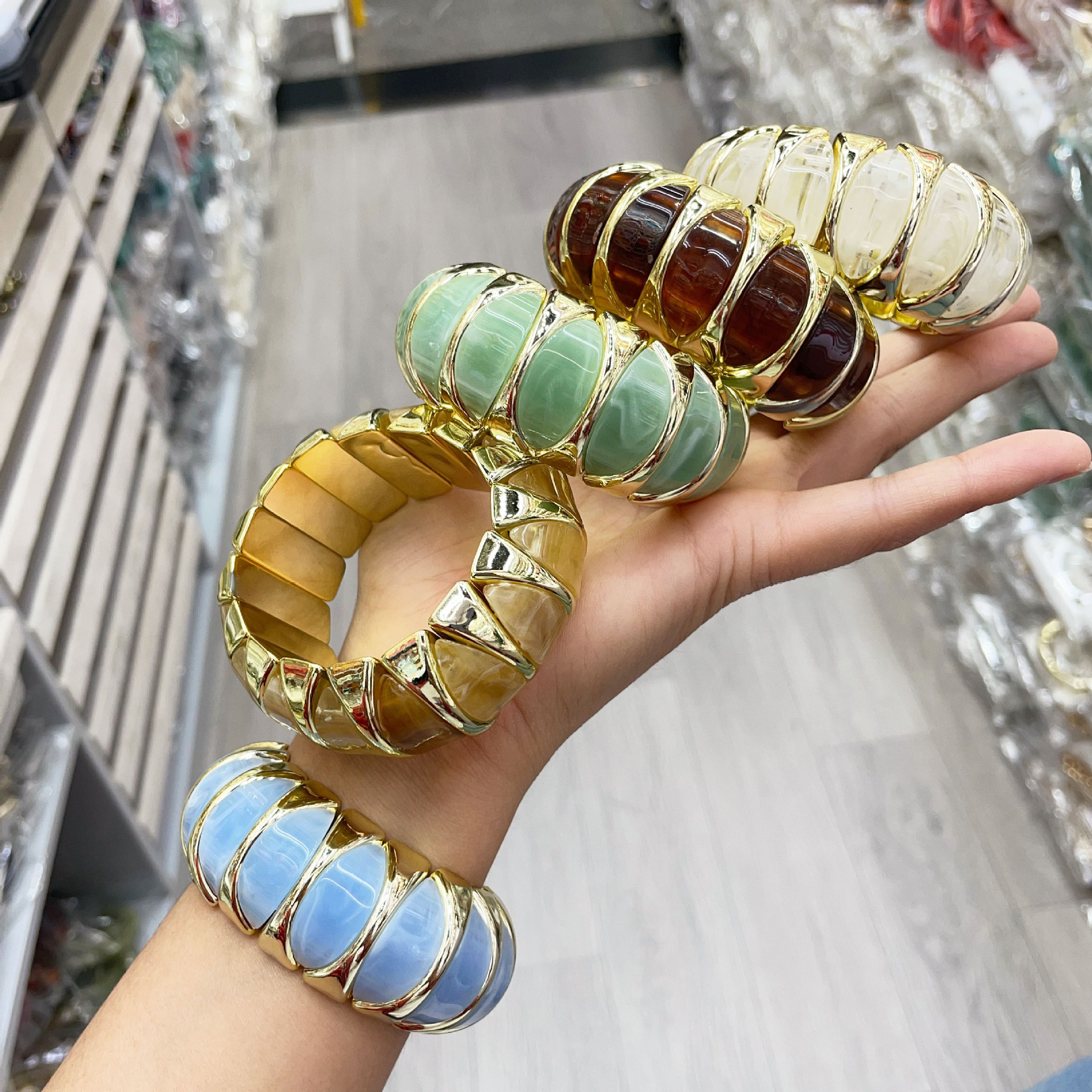 67g Weight Bangle Classification Arylic Chain Material 1 Piece Quantity Holiday, Street Occasion Acrylic Material Geometric Pattern All Seasons Season Women's Gender Retro, Exaggerated Style Retro Exaggerated Geometric Acrylic Bangles Wholesale 1