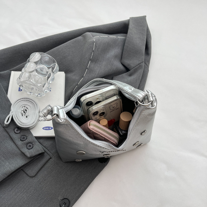 Una bolsa de brazo mayorista nueva textura bolso de mano exterior bolso de mujer de verano pequeño diseño urbano bolso de mujer simple