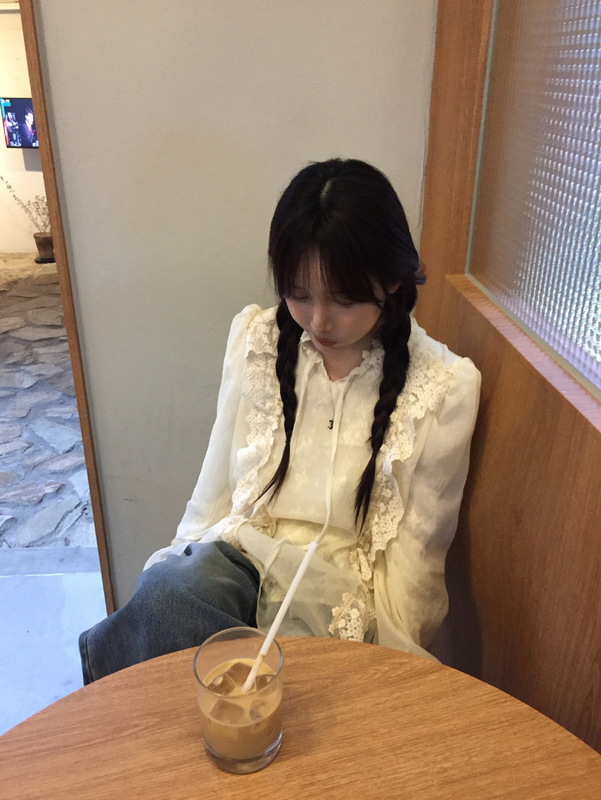 漫旅罗马尼亚2025秋季气质温柔小姐姐衬衫高级感花边蕾丝娃娃衬衣|undefined