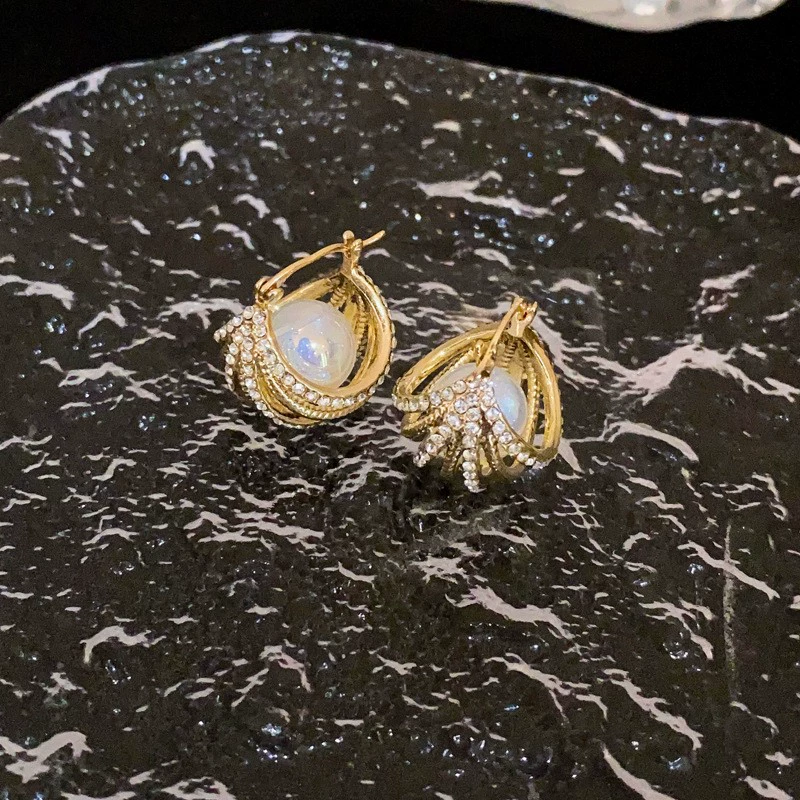 Серьги, серебряная игла 925, жемчужина и циркон floral ретро европейский стиль, лёгкий 0.036 кг