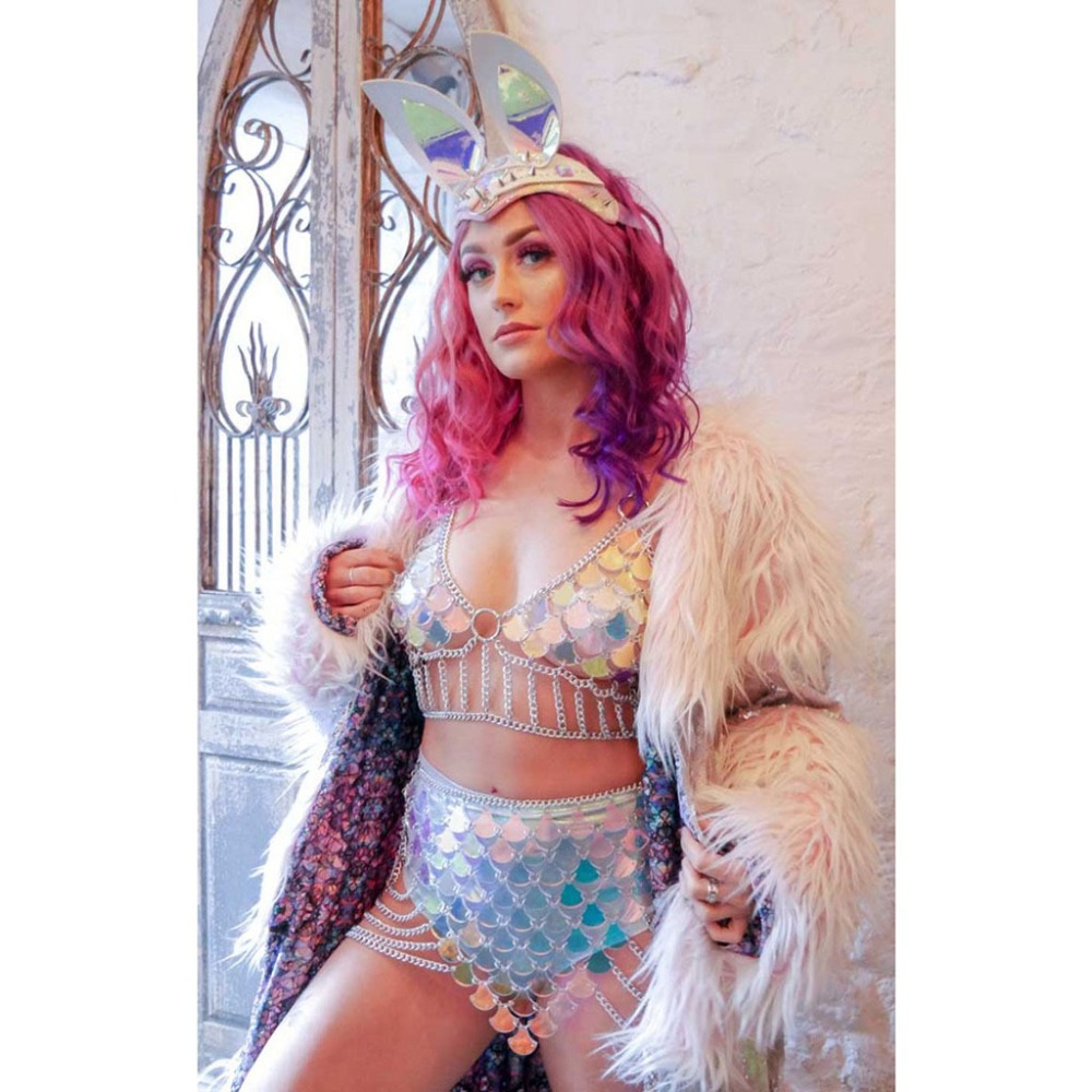 Cadena de pecho sexy de verano con diseño de escamas de pez para mujer, cadena corporal sin espalda, conjunto de cadena corporal con lentejuelas estilo europeo y americano.