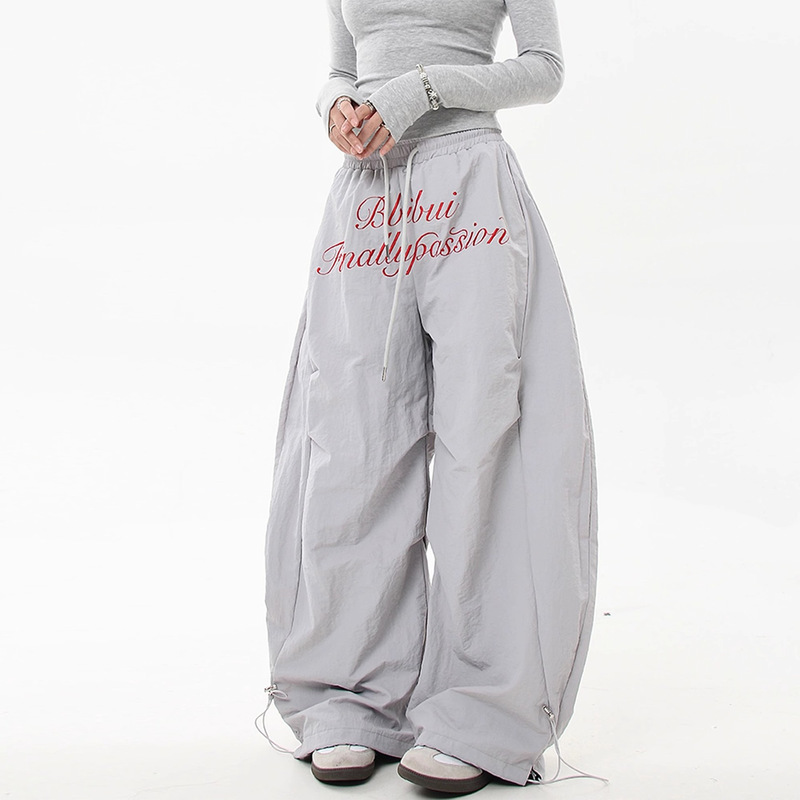 American Street Style Gray Pleated Paratrooper Cargo Pants for Men and Women, Spring and Autumn High Street Design Wide-Leg Floor-Length Scimitar Pants American Street Style Gray Pleated Paratrooper Cargo Pants for Men and Women, Spring and Autumn High Street Design Wide-Leg Floor-Length Scimitar Pants