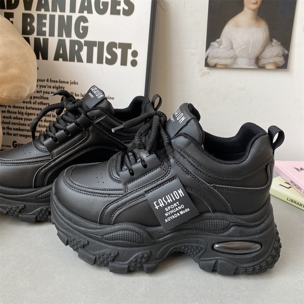 Pequeño aumento de altura de suela gruesa transpirable estudiantes zapatos de padre mujeres ocio 2026 nuevos zapatos deportivos versátiles de primavera