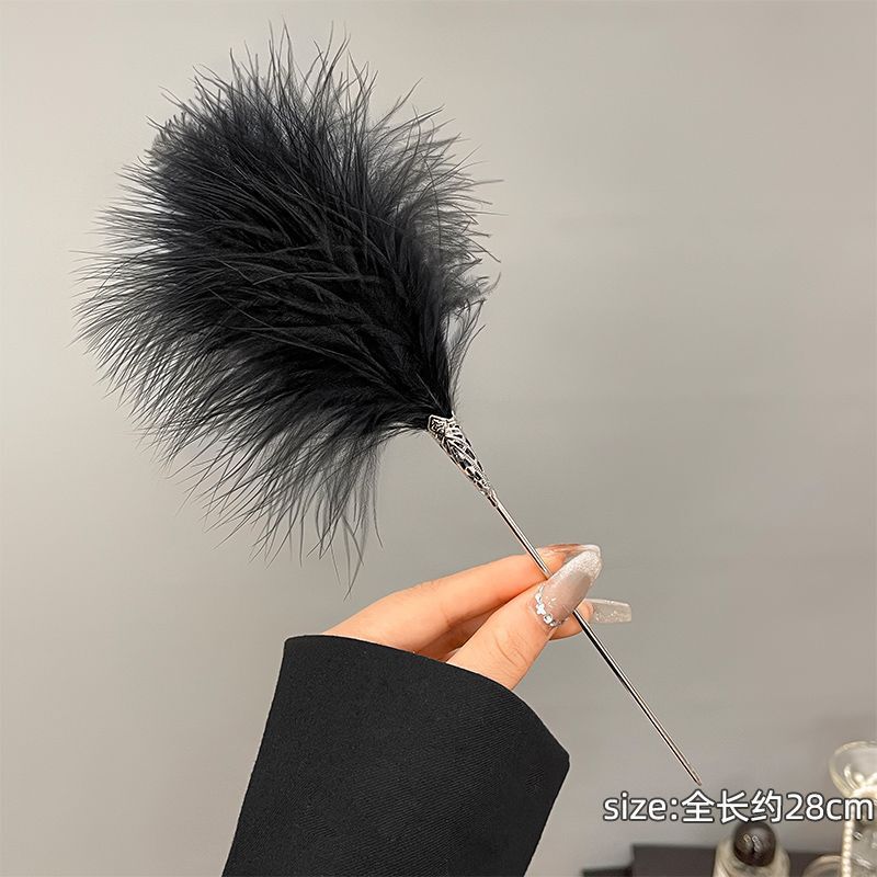 Male and female friends ostrich mood feather supplies stick slap couple teasing toy hairpin teasing cat small whip butt fart