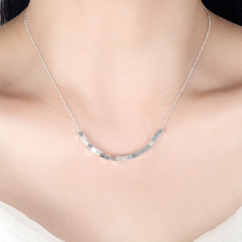 Customized Pinduoduo small square necklace, geometric personality, national trend, light luxury, niche design, simple and high-end clavicle chain