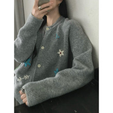 KANING温柔风刺绣花朵单排扣针织开衫女2025秋冬新款软糯毛衣上衣