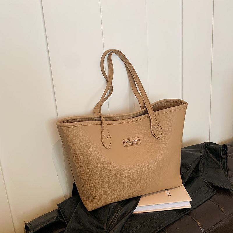 Bolsa de gran capacidad para mujeres otoño 2024 nuevo ocio versátil bolso de hombro retro bolso de viaje bajo la axila