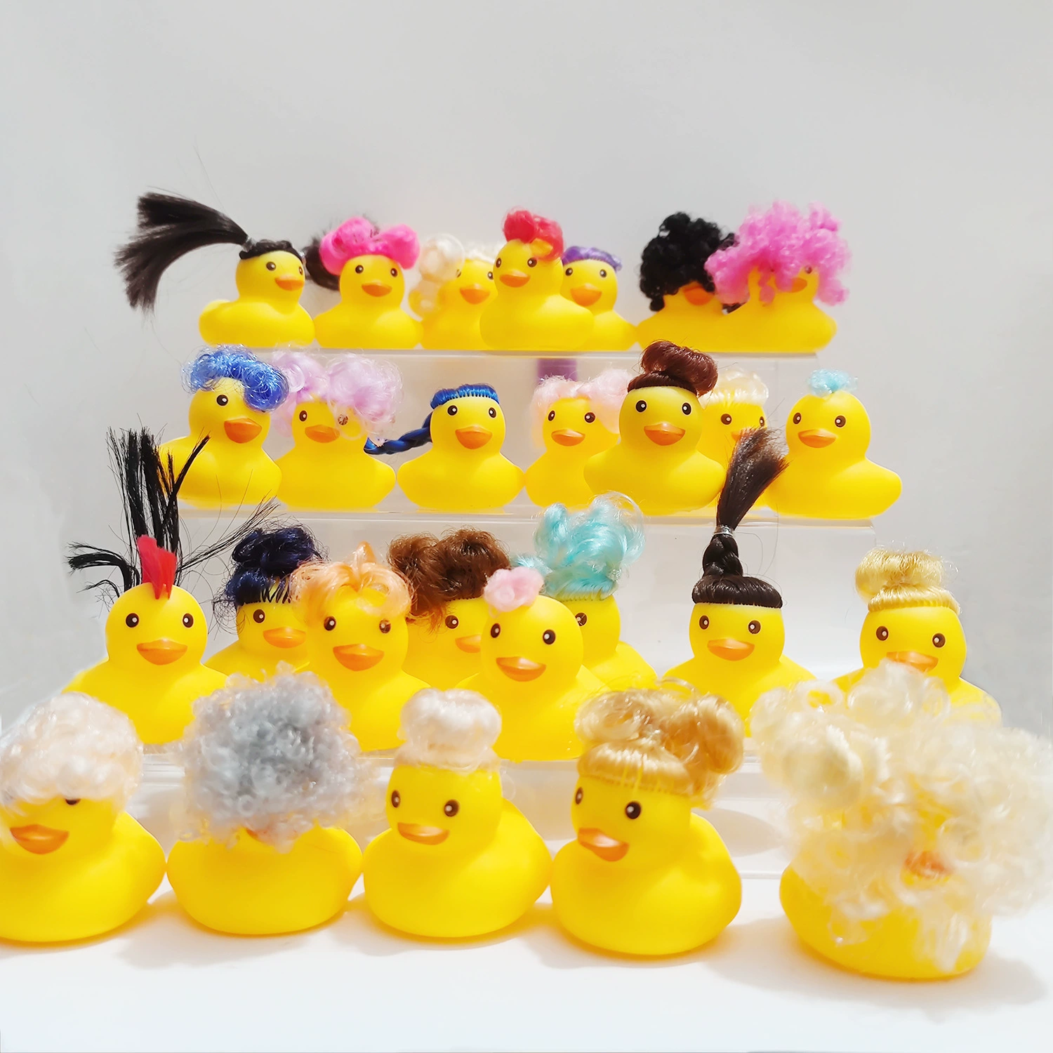 Игрушка (B.Duck) No.8 мини‑утёнок, в ассортименте цвета и аксессуары, шляпы и шарфы