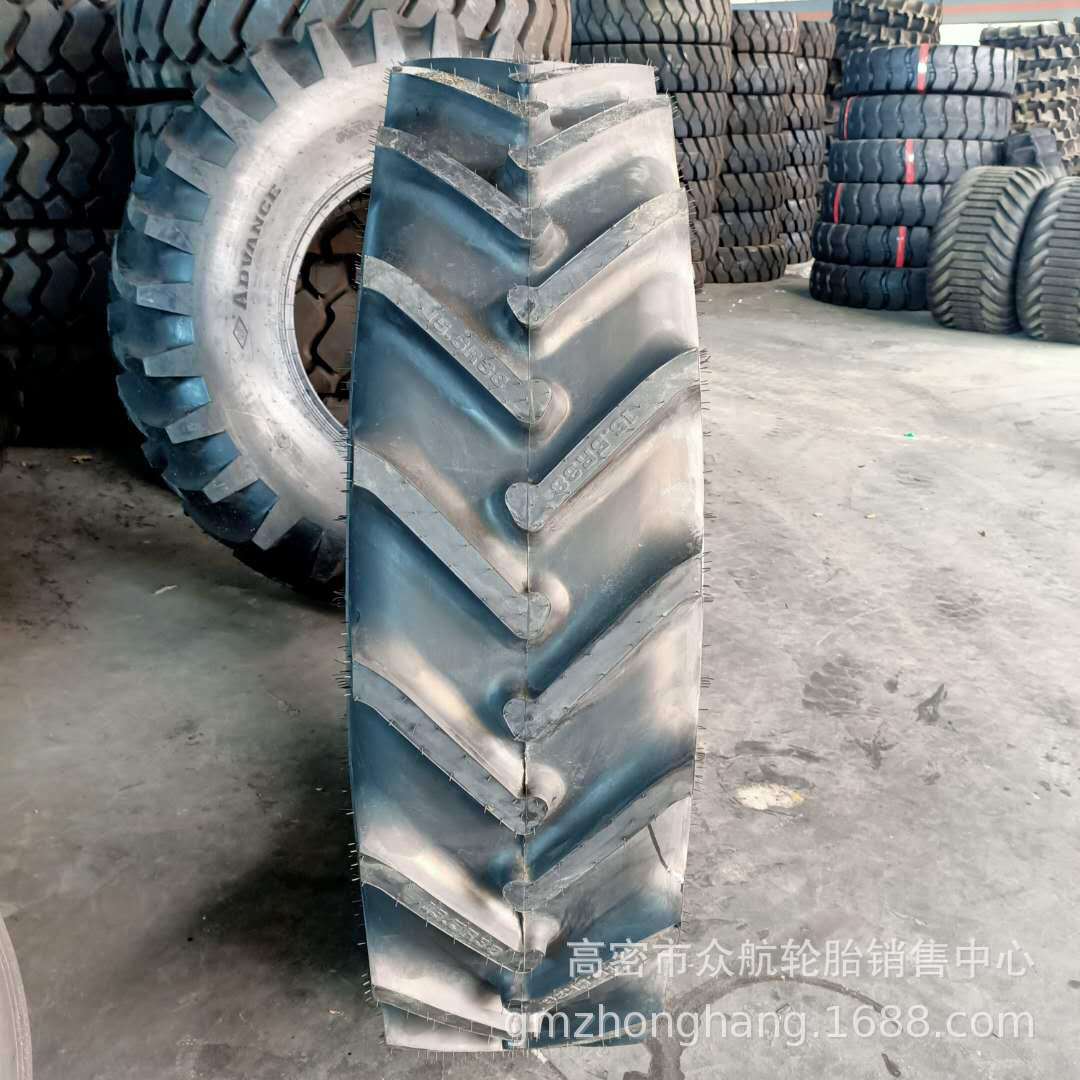 现货供应 收割机轮胎 15.5R38 人字花纹 子午线轮胎