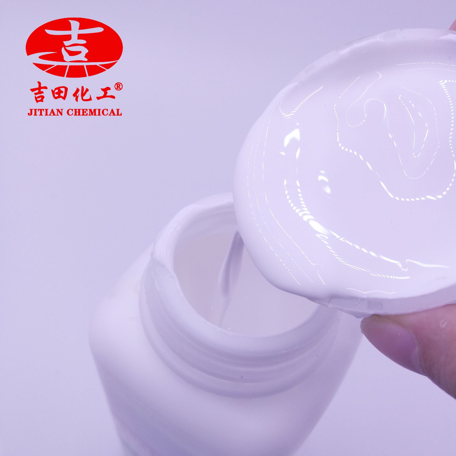 增稠剂可提高食品的黏稠度或形成凝胶，从而改变食品的物理性状，赋予食品黏润、适宜的口感，并兼有乳化、稳定或使呈悬浮状态的作用，中国目前批准使用的增稠剂品种有39种。增稠剂都是亲水性高分子化合物，也称水溶胶。按其来源可分为天然和化学合成（包括半合成）两大类。