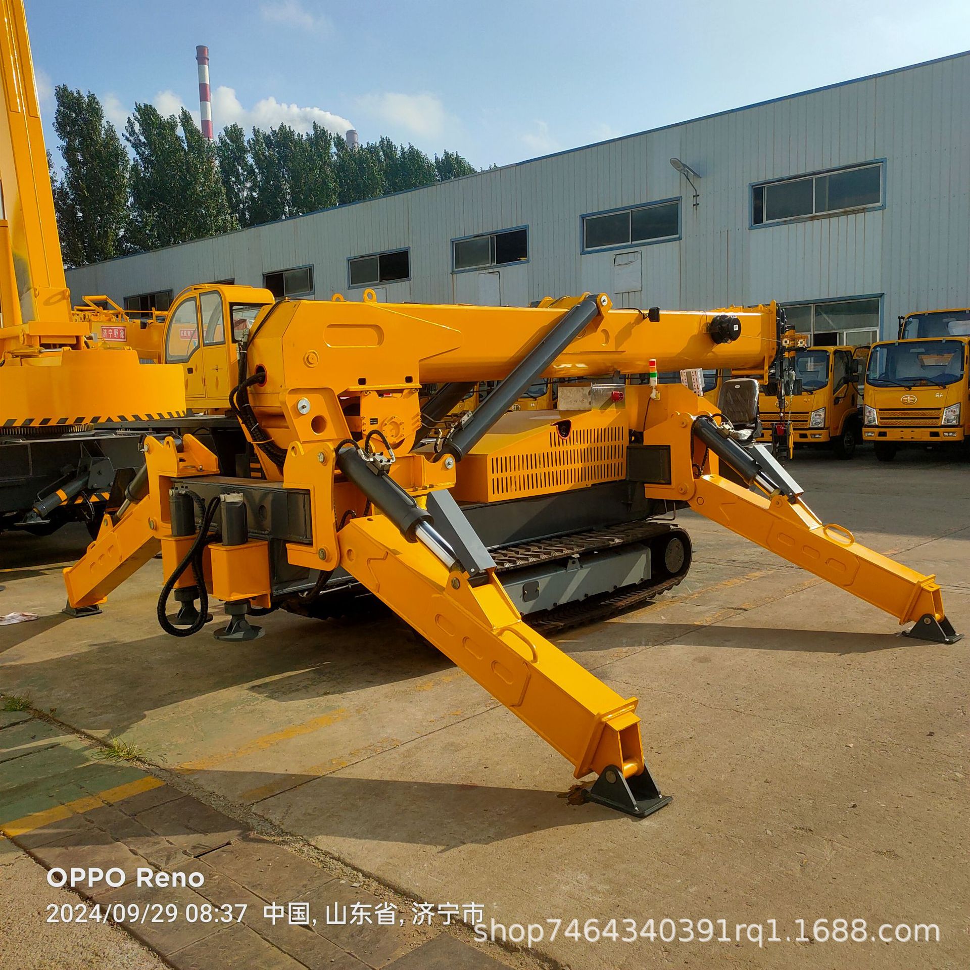 狭小空间小型履带蜘蛛吊起重机液压伸缩吊臂