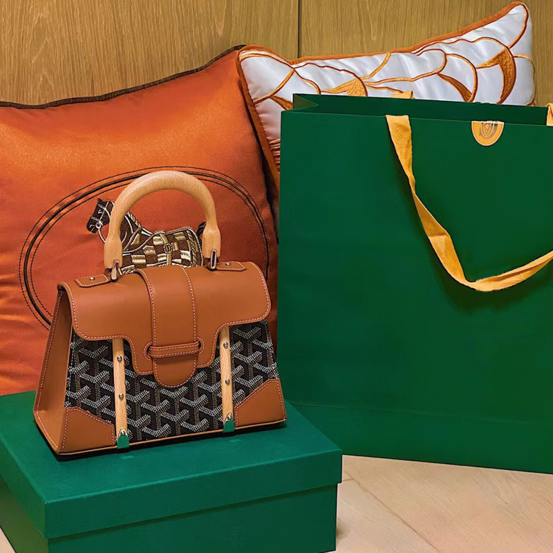 Bolso Cruzado de Cuero Mini Saigon con Asa de Madera, GAOYA | Bolsillos Organizados