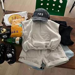 子供服のごろつきのハンサムな男の子の夏服のスーツの洋風のファッションは街の子供のベストを揚げます。
