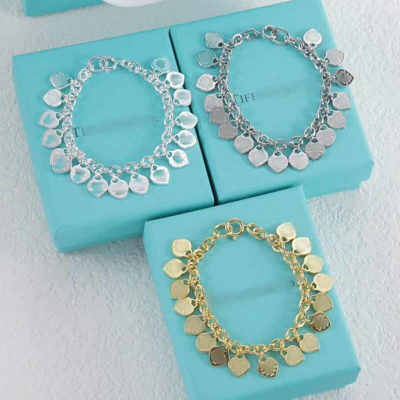 T Brand Bracelet European and American Jewelry Peach Heart Thick Chain Personality Retro Design Heart-Shaped Pendant High-End Beginner Bracelet T Brand Bracelet European and American Jewelry Peach Heart Thick Chain Personality Retro Design Heart-Shaped Pendant High-End Beginner Bracelet