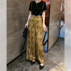 新中国式の国風の背もたれのズボンのスーツの女性の夏の新型の半袖のtシャツの上着の高腰のカジュアルなズボンの2つのセット