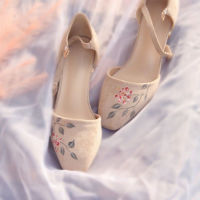 2026 verano nuevo estilo nacional de sandalias de cabeza de estilo hebilla de talón medio grueso zapatos de tacones bajos para mujeres