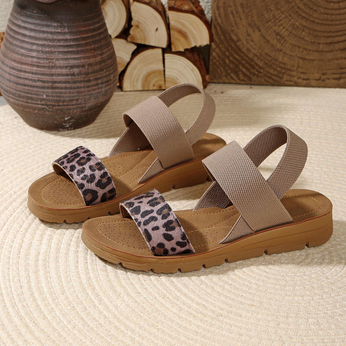 카키색 표범 무늬