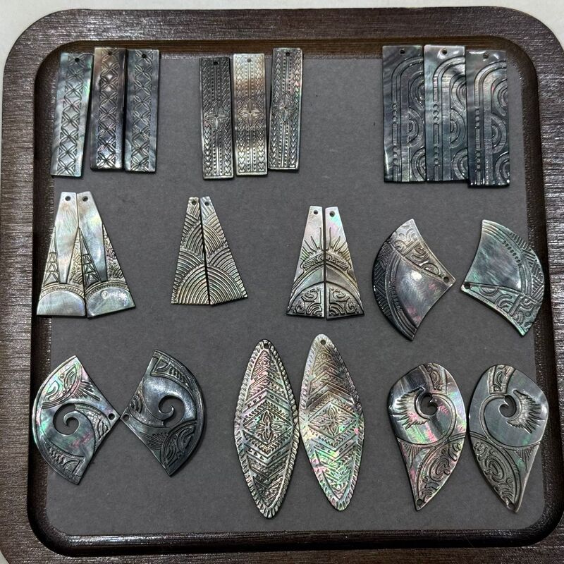 Natural Shell Jewelry Accessories Manufacturer Black Mother-Of-Pearl Finely Carved Pattern Jewelry Earrings Pendant Materials DIY Accessories Natural Shell Jewelry Accessories Manufacturer Black Mother-Of-Pearl Finely Carved Pattern Jewelry Earrings Pendant Materials DIY Accessories