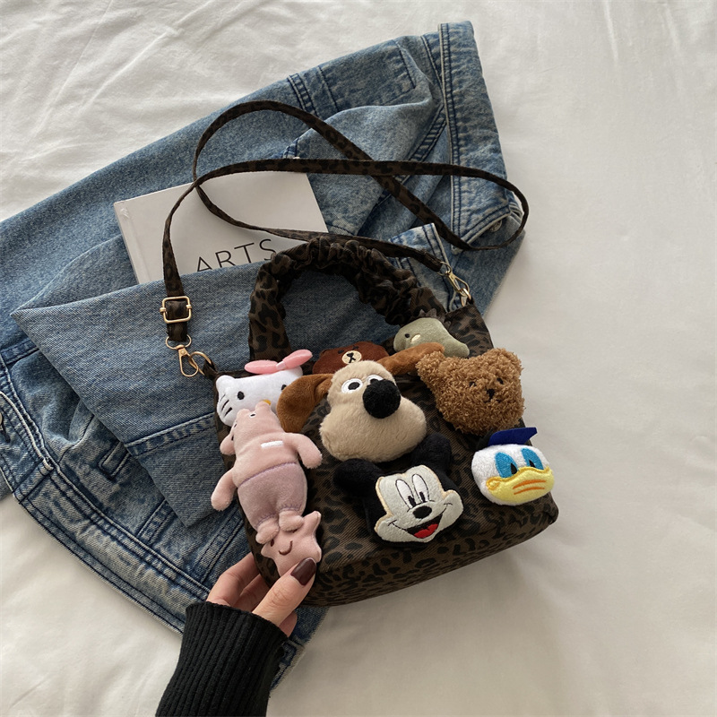 Bolso de leopardo ultra caliente nicho para mujeres 2024 nuevo estilo de invierno popular versátil bolso de mochila casual bolso de cubo