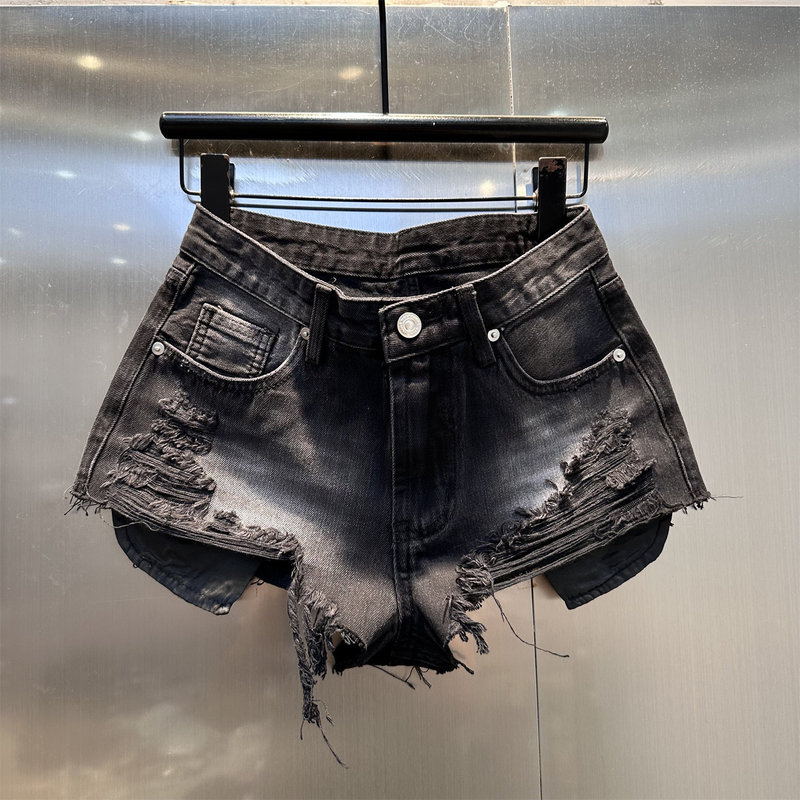 Korean-style heavy-washed distressed low-waist denim shorts for women, 2026 summer trendy wide-leg hot pants