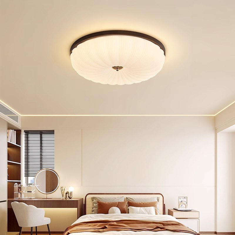 lámpara de dormitorio lámpara de techo simple creativa lámpara de concha de viento tranquilo retro color de nuez de espectro completo lámpara de habitación de protección de ojos