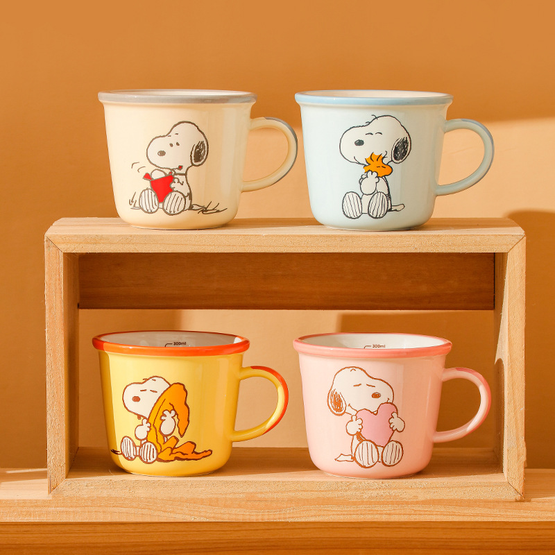 Tazas de cerámica retro Snoopy, tazas de agua modernas y simples, tazas de desayuno caseras, lindas tazas de marca, tazas de café de alto valor facial