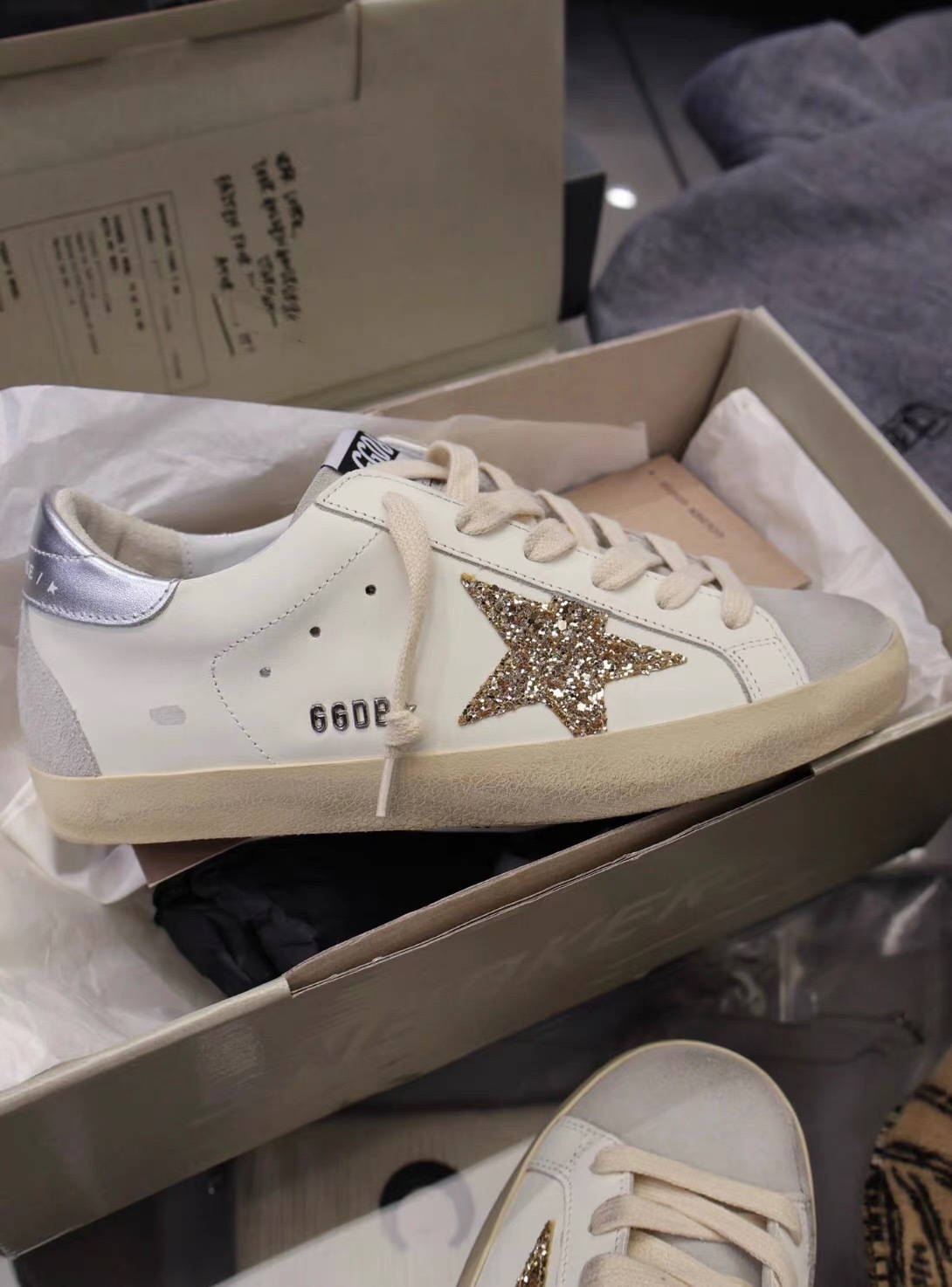 Versión mejorada de Corea del Sur GG Star Zapatos sucios de cola negra Zapatos sucios pequeños Zapatos de tabla viejos de cola plateada para mujer Zapatos casuales de aumento para hombres